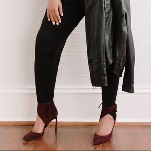 ✨DONATED✨ Nine West Velvet Heel size 8